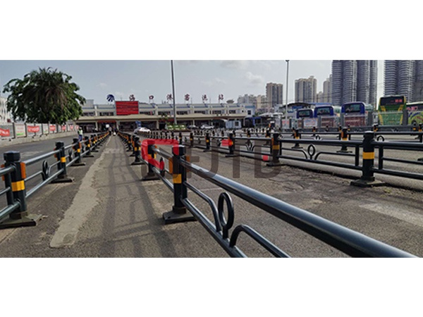 海南省?？诟鄹綦x護(hù)欄